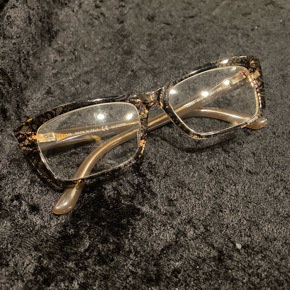 Vintage Lace Valentino Frame
